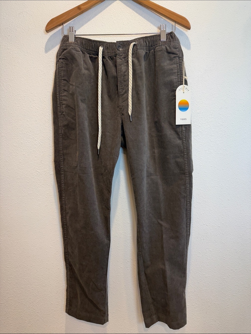Vuori Men's Corduroy Drawstring Pants in Charcoal Gray New with Tags size Medium